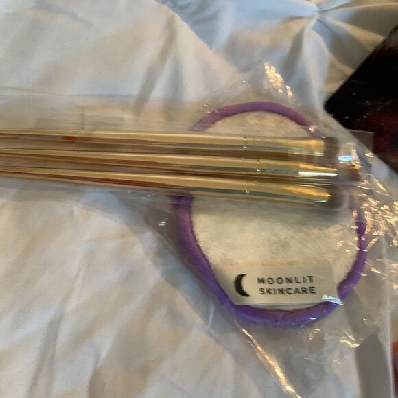 NIP Athr Moonlight Crystal palette eyeshadow w/extras - Picture 5 of 5